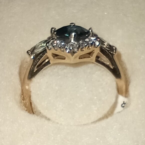 LAST ONE - 10Kt Yellow Gold Topaz and Diamond Ring - Picture 4 of 7